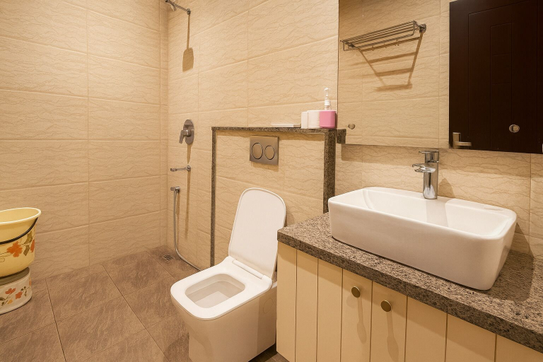 Bathroom, Hotel Divine Residency by JMD Group, Delhi