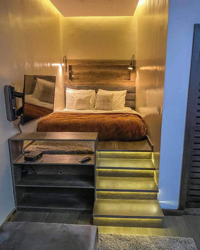 Room 4, Homeland Apartment, Obio/Akp