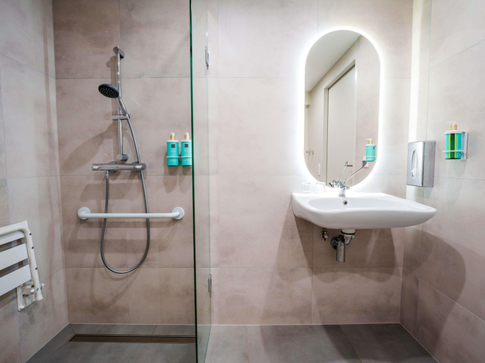 Bathroom 5, Novotel Saint-Avold, Moselle