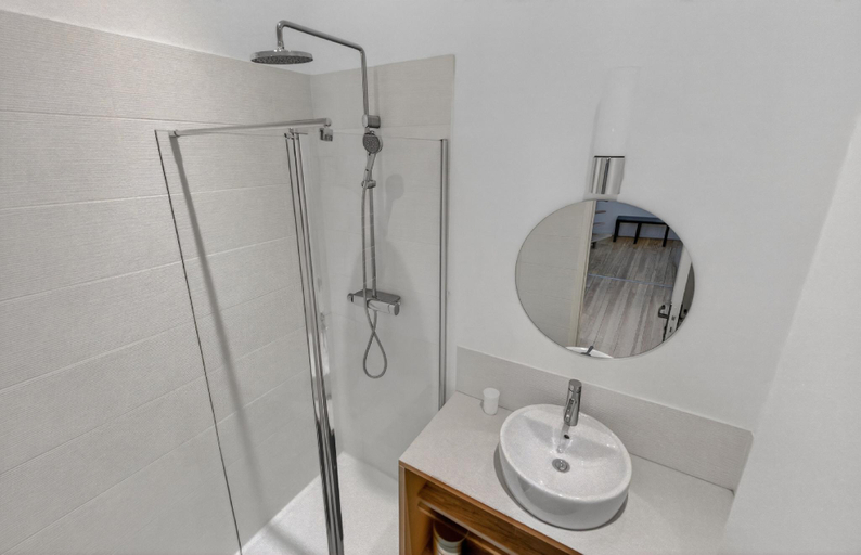 Bathroom 2, Résidence Clémenceau - 3 appartements de 2 à 12 pax, Alpes-Maritimes
