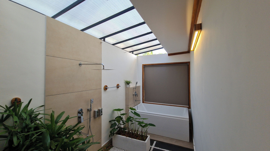 Bathroom 4, Kaayal Luxury Villa Varkala Private Lakefront Retreat, Thiruvananthapuram