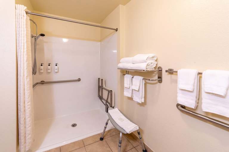 Bathroom 4, Cobblestone Inn & Suites - Eaton, Weld