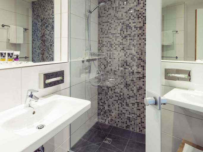 Bathroom 5, Mercure City Nijmegen Centre Hotel, Nijmegen