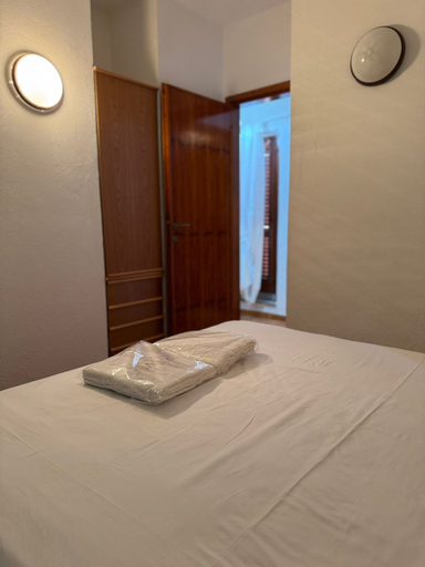 Room 4, Fpo-rose02p1 in Ottiolu, Nuoro