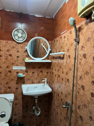 Bathroom 4, Patong Adventure Hostel, Phuket Island