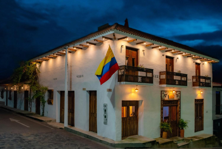 Exterior & Views