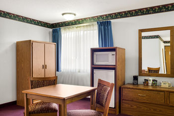 Others 2, EverSpring Inn & Suites, Pennington