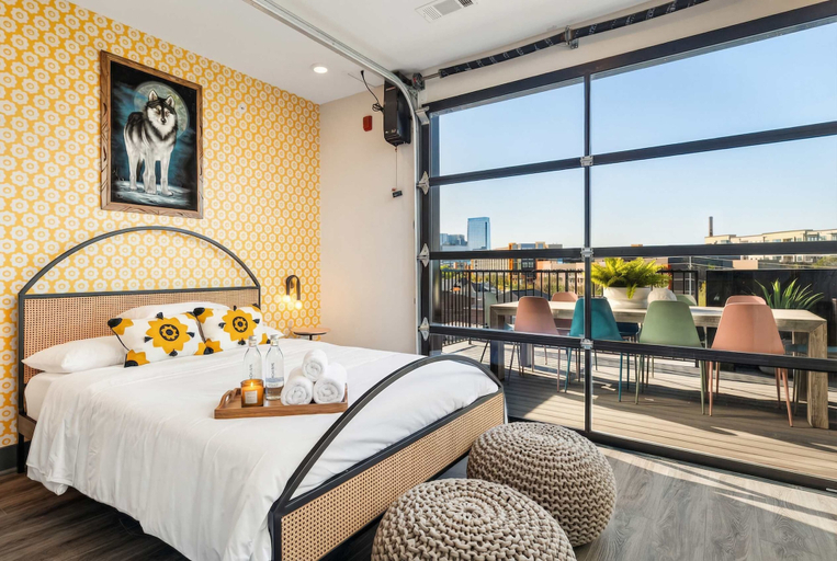 Room 3, Bright Side - Penthouse Rooftop Deck - Downtown Views, Davidson