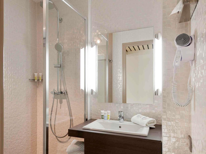Bathroom 4, Mercure Vannes Le Port, Morbihan