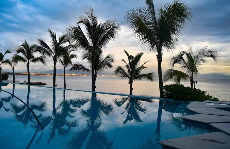 Sport & Beauty 5, Oceanfront 3BR Condo at Narval Norte, Compostela