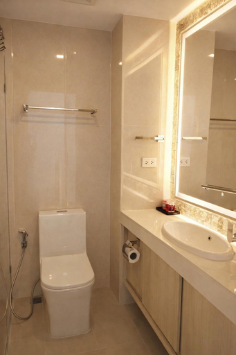 Bathroom 5, Olympus city garden, Pattaya