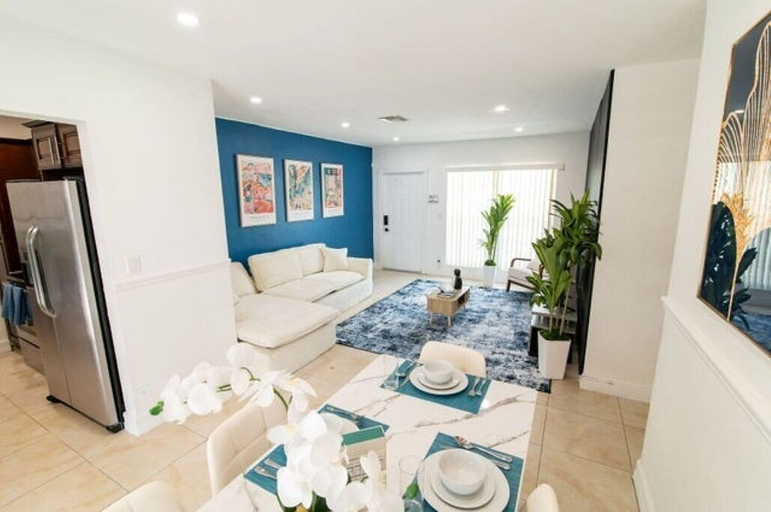 Interior 2, Hollywood 6980, Broward