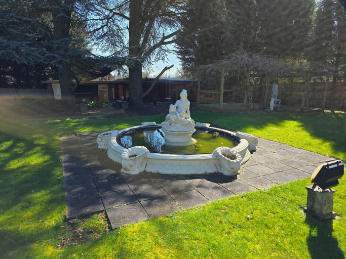 Property grounds 5, Redlands, Solihull