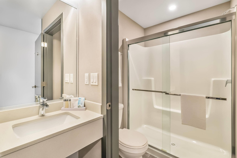 Bathroom 4, The Hue Hotel, an Ascend Collection Hotel, Thompson-Nicola