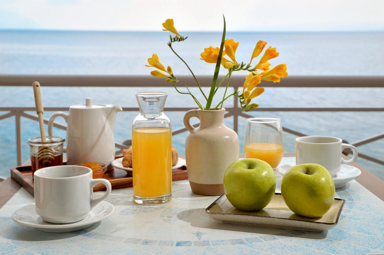 Food & Drinks 4, Pharos Rooms, Central Greece