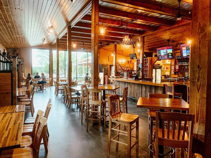 Dining 2, Stable Craft Brewing & Cidery, Augusta