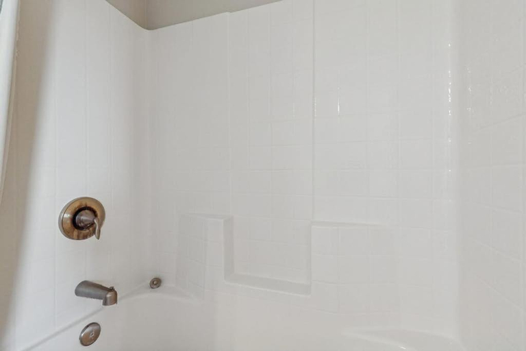 Bathroom 3, Salt Lake Lodge, Aransas