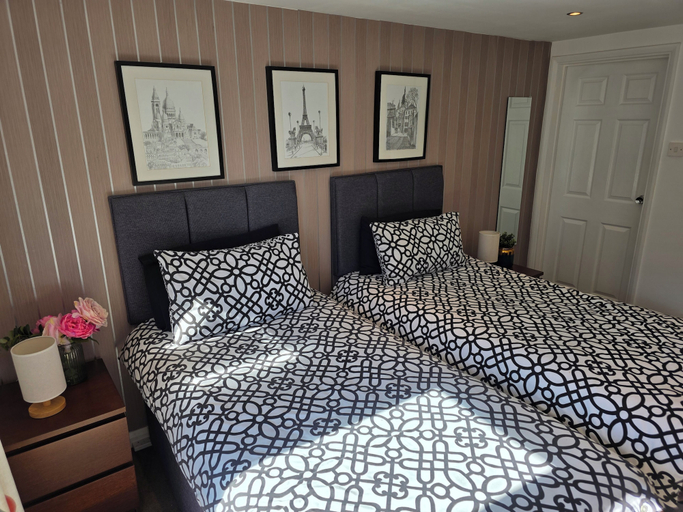 Room 4, Redlands, Solihull