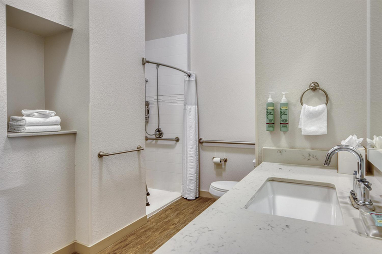 Bathroom 4, Best Western Bandera Suites & Saloon, Bandera
