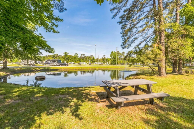 Outdoor dining 4, Rayford Crossing RV Resort, Montgomery