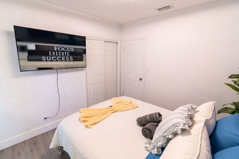 Room 1, Hollywood 6980, Broward