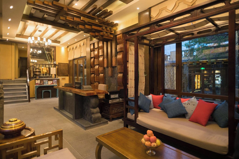 Lobby sitting area, Shangri-La Moon Tibetan Boutique Hotel, Dêqên Tibetan