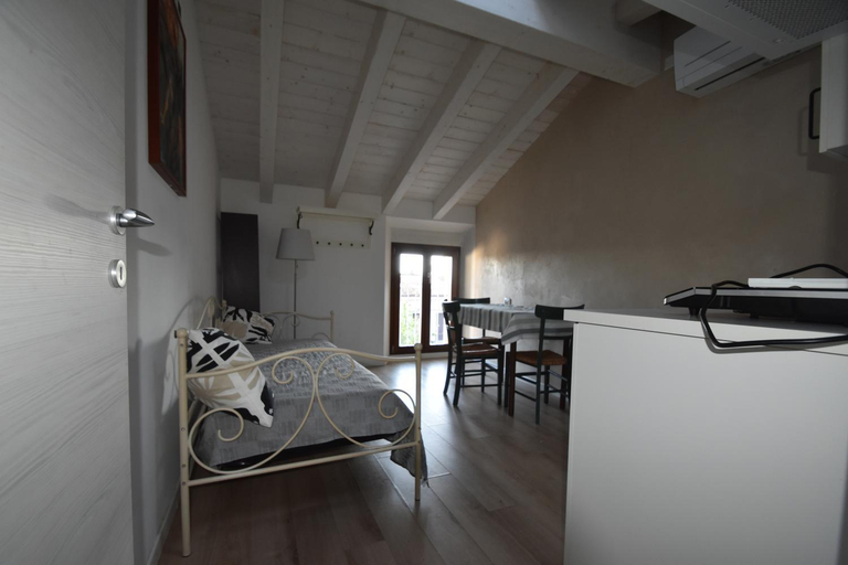 Bedroom 2, AkiHouse - apartments on Garda Lake, Brescia