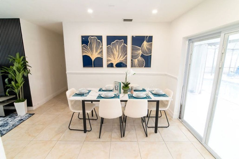 Dining 4, Hollywood 6980, Broward