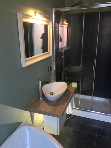 Bathroom 5, Appartamenti Bruzzanese, Milano