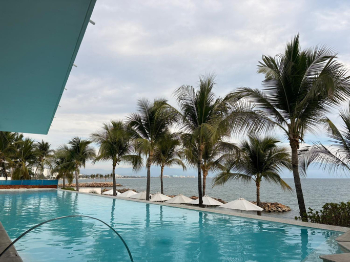 Sport & Beauty 4, Oceanfront 3BR Condo at Narval Norte, Compostela