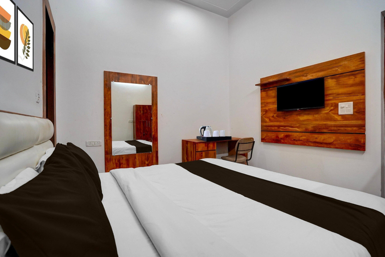 Room 2, Classic Hotel Satyam And Restaurant, Meerut