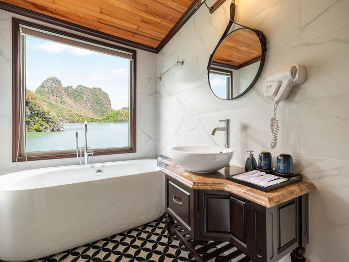 Bathroom 5, La Casta Regal Cruise, Hạ Long