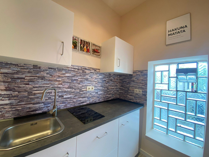 Private kitchen 4, Apartment Sleeps 3 With Parking and Garden, Koblenz