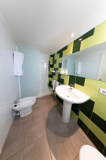Bathroom 3, Es Mitjorn Hotel, Baleares