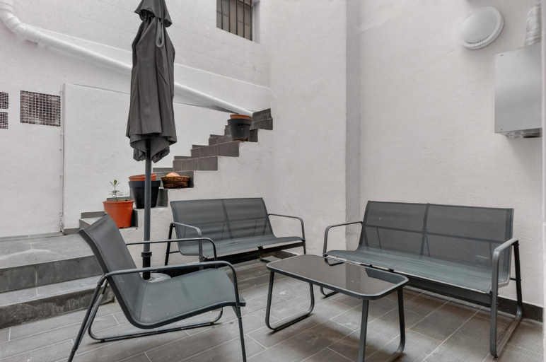 Others 5, Résidence Clémenceau - 3 appartements de 2 à 12 pax, Alpes-Maritimes