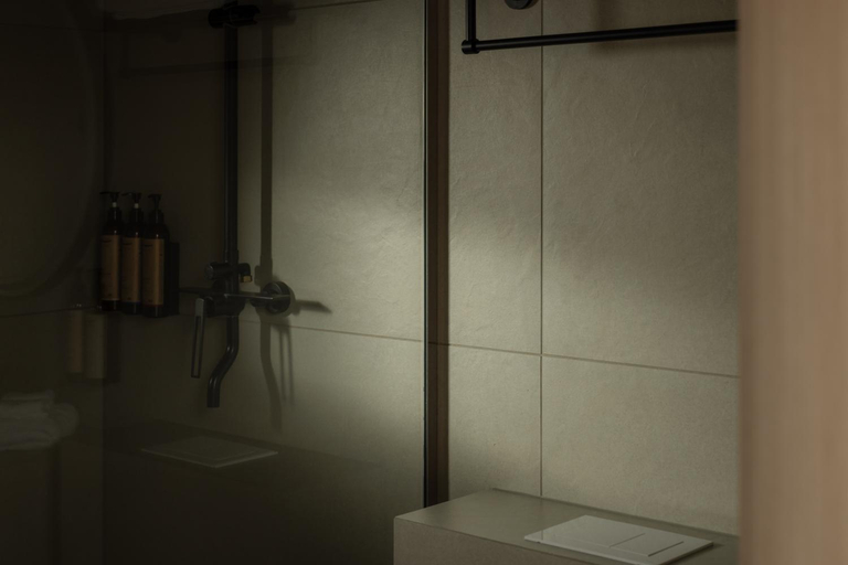 Bathroom 4, Peninsula Suites, Snæfellsbær