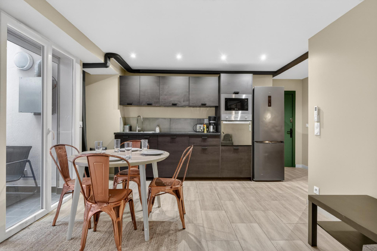 Others 4, Résidence Clémenceau - 3 appartements de 2 à 12 pax, Alpes-Maritimes