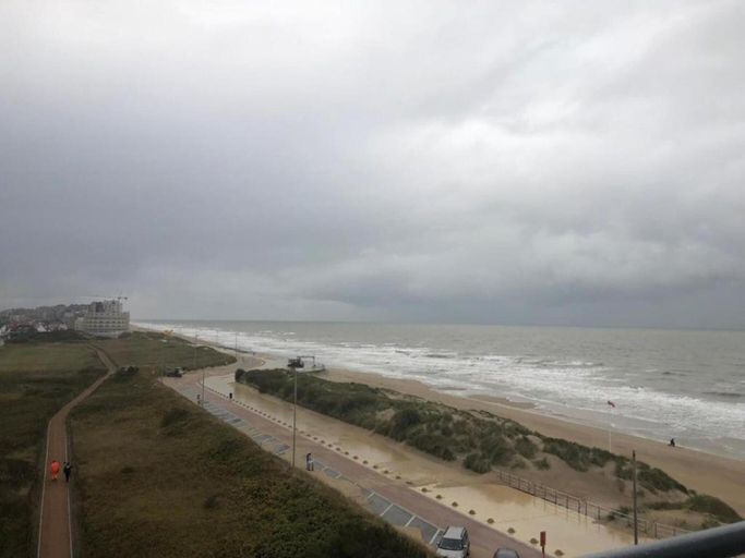 Others 3, Bright apartment with stunning sea view, West-Vlaanderen