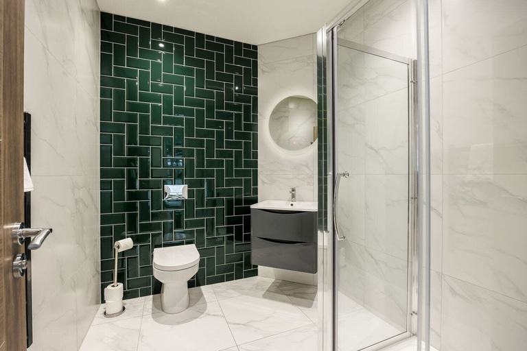Bathroom 3, Tower House Apartments, Poole