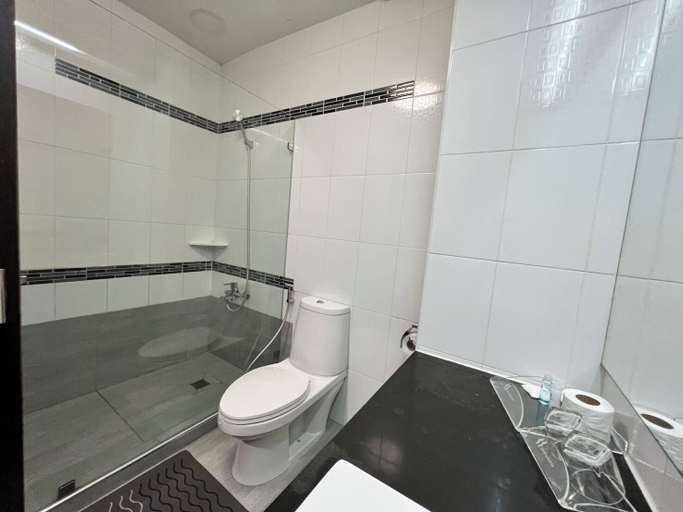 Bathroom 4, Crystal Suites Suvarnabhumi Airport, Lat Krabang