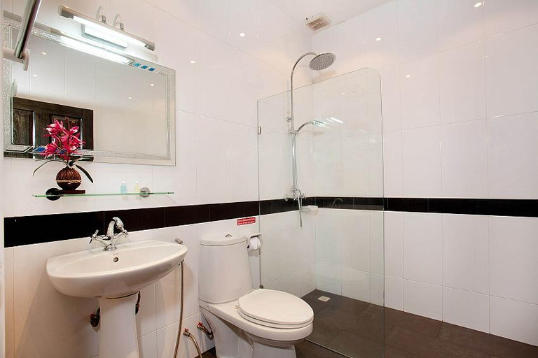 Bathroom, Villa Baan Kinaree -5Bed Pool near Jomtien Pattaya, Pattaya
