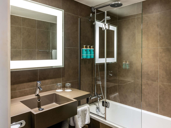 Bathroom 4, Novotel Leeds Centre, Leeds