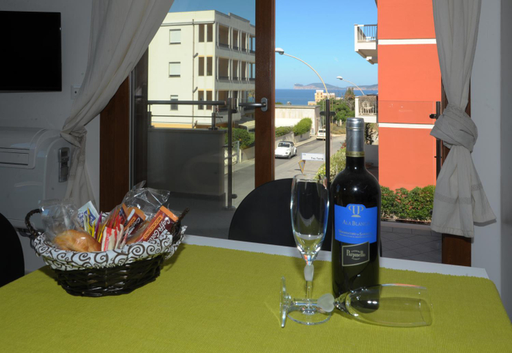 Food & Drinks, Alkira Lodge, Sassari