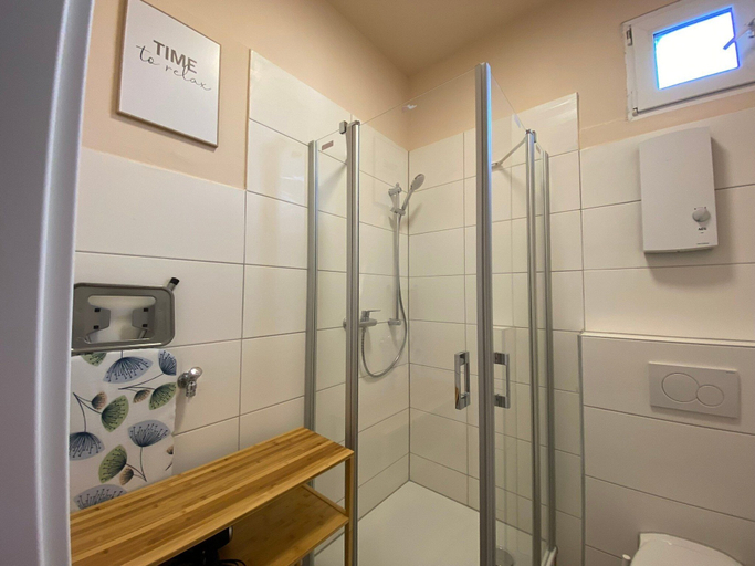 Bathroom 3, Apartment Sleeps 3 With Parking and Garden, Koblenz