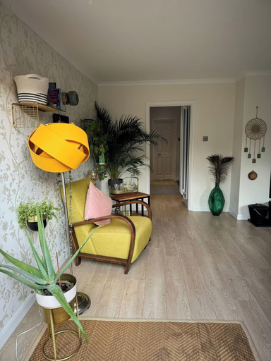 Interior 2, House - Sleeps 6 - Private Garden & Parking, Wokingham