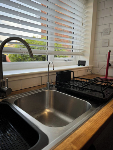 Private kitchen 4, House - Sleeps 6 - Private Garden & Parking, Wokingham