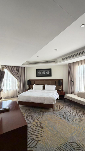 Bedroom 3, Noon Hotel Suites