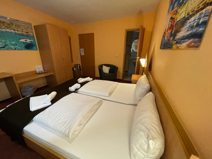 Bedroom 3, Poseidon Hotel, Bergstraße