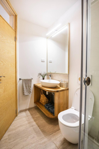 Bathroom 3, Juliana, Kobarid