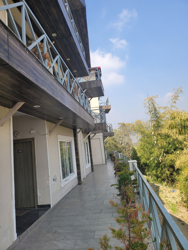 Property grounds 2, RnR Premium Stay, Nainital